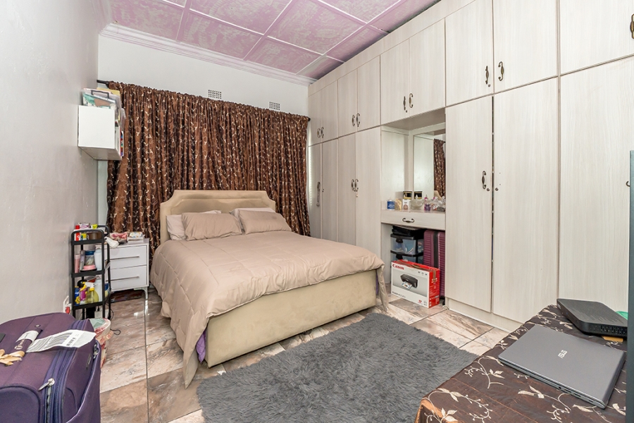 5 Bedroom Property for Sale in Wynberg Upper Western Cape